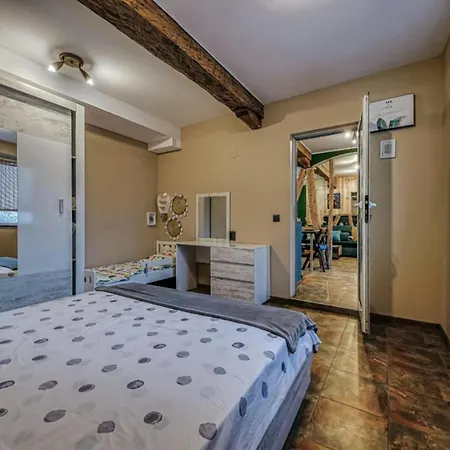 Hide Hub Guest Велико Търново