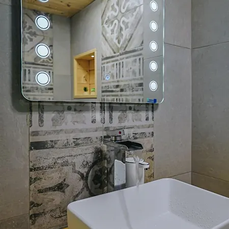 Hide Hub Guest * Велико Търново