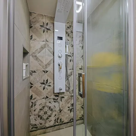 Апартамент Hide Hub Guest Велико Търново