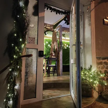 Hide Hub Guest Апартамент